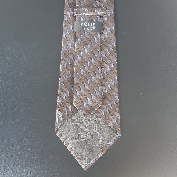 Kolte Italy 100% Silk Men's Tie Beige, Tan & Blue Diagonal Pattern - Picture 3 of 9